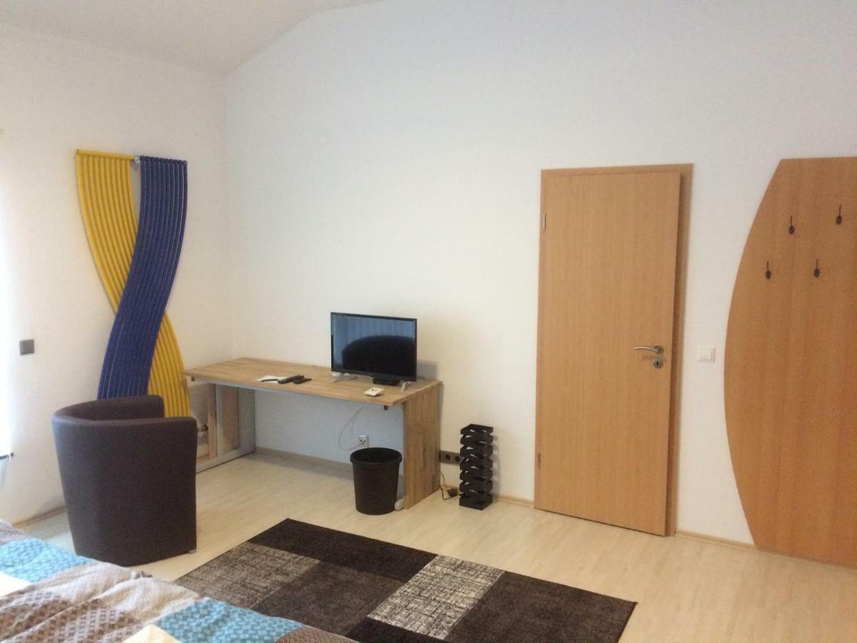 Münzenberg Pension Am Roemerhof מראה חיצוני תמונה